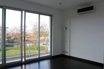 Se vende moderna casa de 3 plantas en San Rafael Escazú 24-31