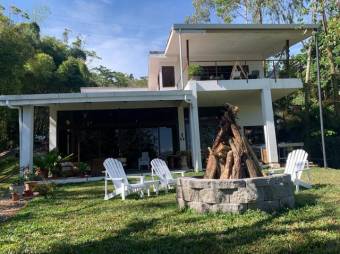 Se vende lujosa y espaciosa casa en las montañas de Escazú 23-2399