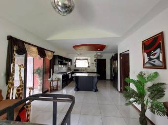 Se venden 2 casas y apartamento con gran lote en Atenas Alajuela 25-824