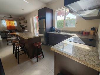 MLS-25-1159 VENTA CASA AMUEBLADA GARABITO JACO