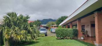 Property with 2 houses and mountain view, San Isidro de Heredia 3,141 sq. mtrs.