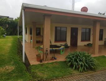 Property with 2 houses and mountain view, San Isidro de Heredia 3,141 sq. mtrs.