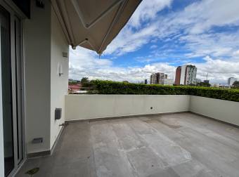 EN REMATE Apartamento en Condominio Sabana Real, San José