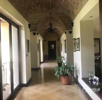 Venta condominio en Piedades de Santa Ana