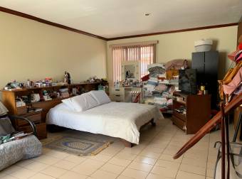 Vendo Hermosa Casa en Residencial Los Arcos La Asunción de Belén, Heredia