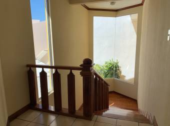 Vendo Hermosa Casa en Residencial Los Arcos La Asunción de Belén, Heredia