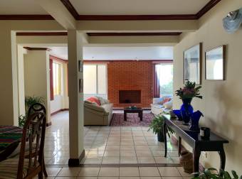 Vendo Hermosa Casa en Residencial Los Arcos La Asunción de Belén, Heredia