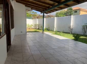 Vendo Casa en Residencial Bosques de Doña Rosa La Asunción de Belén, Heredia