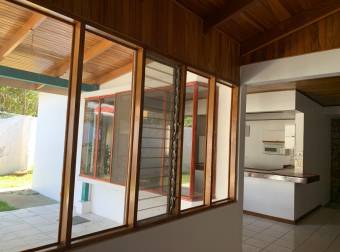 Vendo Casa en Residencial Bosques de Doña Rosa La Asunción de Belén, Heredia