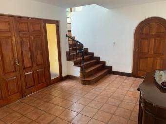 Se vende casa con apartamento en San Rafael Escazú 23-2641