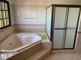 Se vende casa con apartamento en San Rafael Escazú 23-2641