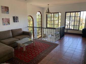 Se vende casa con apartamento en San Rafael Escazú 23-2641