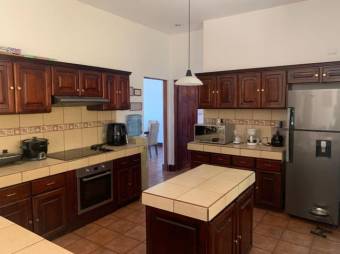 Se vende casa con apartamento en San Rafael Escazú 23-2641