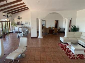 Se vende casa con apartamento en San Rafael Escazú 23-2641