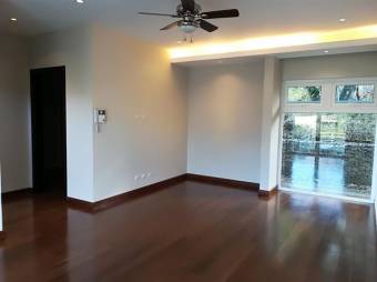 Se vende moderna casa en residencial de San Rafael Escazú 23-2877