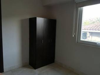 Se vende moderna casa en residencial de San Rafael Escazú 23-2877