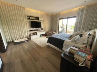 Se vende casa en exclusivo condominio de Santa Ana 23-361