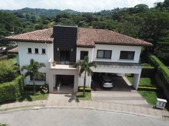 Se vende casa en exclusivo condominio de Santa Ana 23-361