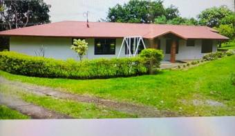 Se vende casa con amplio lote en Piedades Santa Ana 23-186