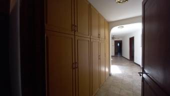 Se venden casa y lote de 11,029m2 en Piedades Santa Ana 23-1201