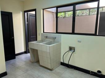 Se vende casa de lujo en condominio de Pozos Santa Ana 25-702