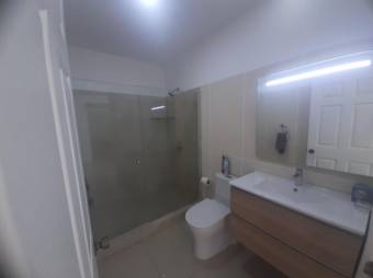 Se vende moderna casa en condominio de Santa Ana 25-114