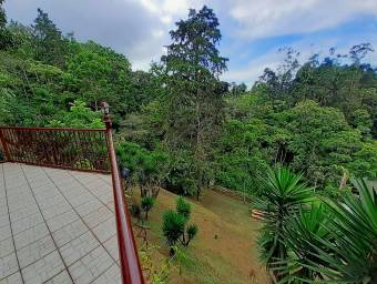 Casa de 350 m2, 3866 m2 de Terreno, Naturaleza y Vista, San Ramón de Tres Ríos