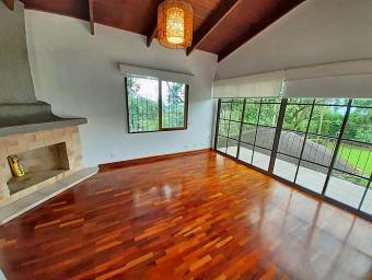 Casa de 350 m2, 3866 m2 de Terreno, Naturaleza y Vista, San Ramón de Tres Ríos