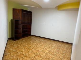 Se alquila espacioso apartamento en Rio Oro Santa Ana 25-1196