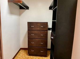 Se alquila espacioso apartamento en Rio Oro Santa Ana 25-1196