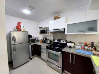 Se alquila espacioso apartamento en Pozos Santa Ana 25-943