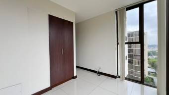 Se alquila amplio apartamento en San Rafael Escazú 25-1036