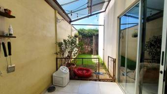 Se vende moderna casa en condominio de San Pablo Heredia 25-869