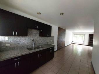 Se alquila apartamento frente a hospital metropolitano en Pozos Santa Ana 25-1208