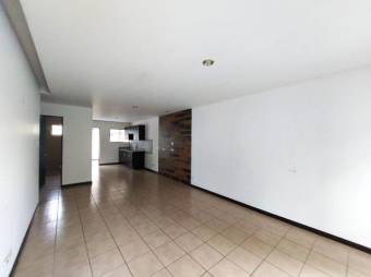 Se alquila apartamento frente a hospital metropolitano en Pozos Santa Ana 25-1208