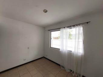 Se alquila apartamento frente a hospital metropolitano en Pozos Santa Ana 25-1208