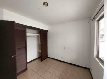 Se alquila apartamento frente a hospital metropolitano en Pozos Santa Ana 25-1208