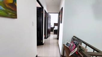 Se vende moderna casa en condominio de San Pablo Heredia 25-869