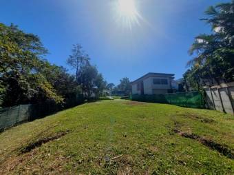 Se vende lote plano en condominio de Ulloa Heredia 25-1012