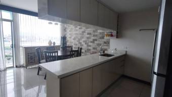 Se vende moderno apartamento en condominio de Hatillo San José 25-741