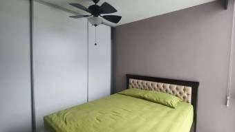 Se vende moderno apartamento en condominio de Hatillo San José 25-741