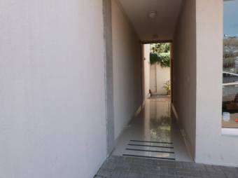 Se vende espaciosa oficina en San Rafael Escazú 23-2876