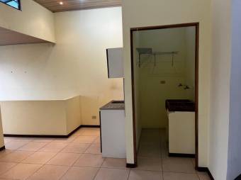 Se vende propiedad con 2 apartamentos en Pavas San José 25-577