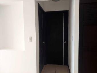 Venta de Apartamento en Uruca, Santa Ana. RAH 25-851