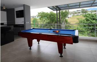 Se vende moderna casa en condominio de Ulloa Heredia 25-810