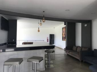 Se vende moderna casa en condominio de Ulloa Heredia 25-810