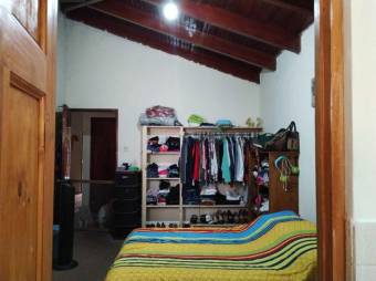 Se vende espaciosa casa con piscina en San Francisco Heredia 24-219