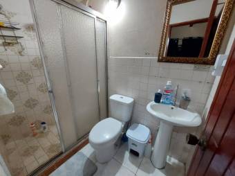 Se vende espaciosa casa con piscina en San Francisco Heredia 24-219