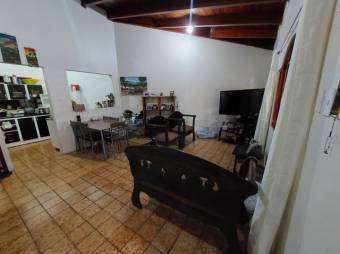 Se vende espaciosa casa con piscina en San Francisco Heredia 24-219