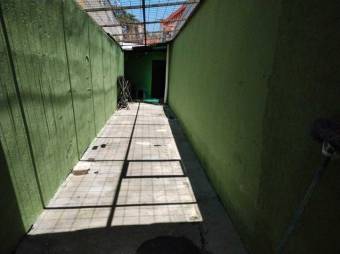 Se vende espaciosa casa con piscina en San Francisco Heredia 24-219